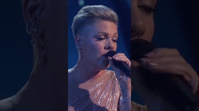 Pink Pays a Beautiful Tribute to Olivia Newton John at the American music awards #amas 2022#pink смотреть онлайн