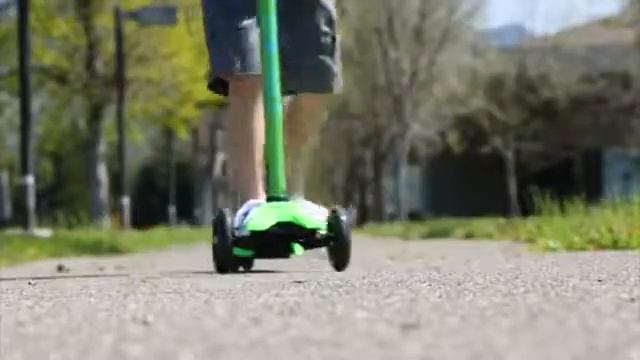 Самокат трехколесный Maxi Micro Deluxe Micro Scooter смотреть онлайн