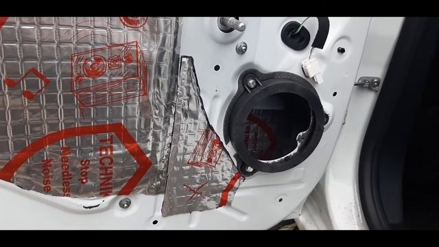 Установка динамиков и проклейка дверей смотреть онлайн