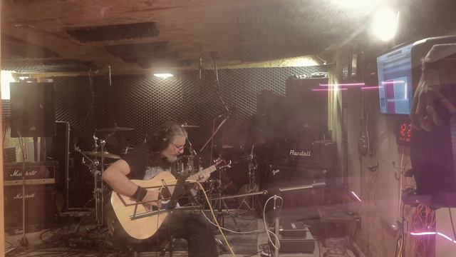 Recording acoustic guitar with OKTAVA MKL 2500 microphone смотреть онлайн