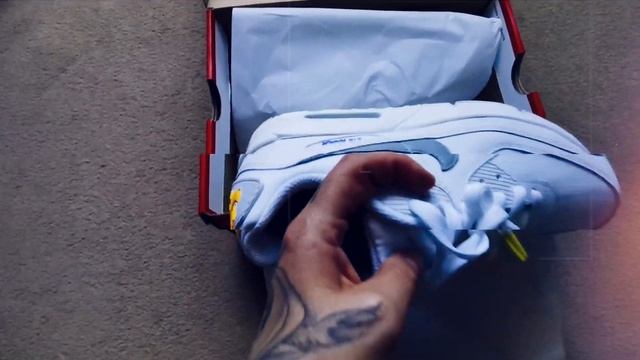 Nike Air Max 90GS WHITE/LT SMOKE GREY BKANC/GRIS FUME CLAIR смотреть онлайн