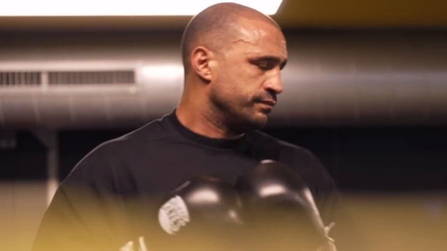 GLORY 89: Badr Hari returns to Mike's Gym [TRAINING HIGHLIGHTS] смотреть онлайн