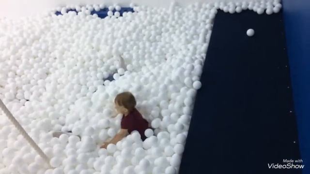 Сухой бассейн "Balls Club" смотреть онлайн