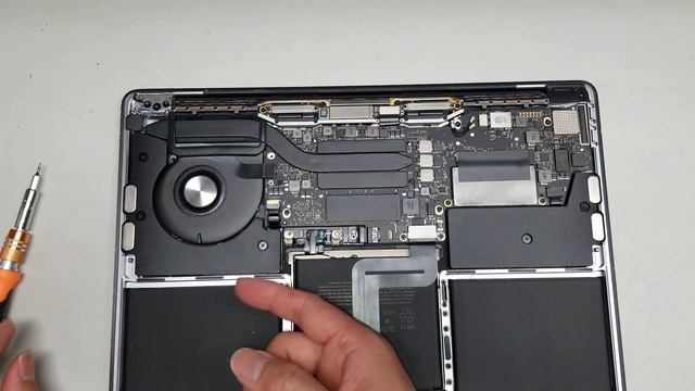 MacBook Pro 13 inch Mid 2017 A1708 Disassembly Logicboard Motherboard Removal смотреть онлайн