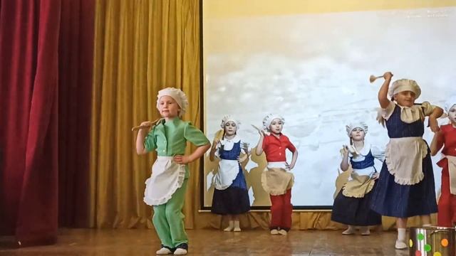 "Варись кашка" коллектив Грация Большой Камень смотреть онлайн