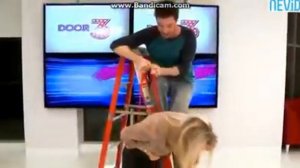 Парены сорвал трусы у девки на прямом ефире