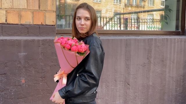 Букет из 11 коралловых пионов смотреть онлайн