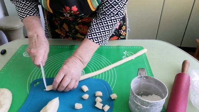 Как быстро испечь печенье к чаю. Хрустящий хворост. ПЕЧЕНЬЕ ОТ КОТОРОГО НЕВОЗМОЖНО ОТОРВАТЬСЯ. смотреть онлайн