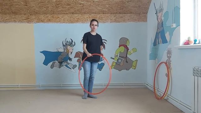 Учимся крутить обруч. 3 обруча в "ласточке". смотреть онлайн
