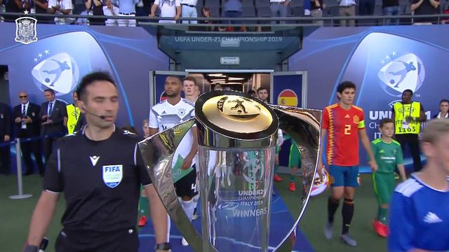 Entrevista de UEFA con Luis de la Fuente tras el éxito de la EURO Sub-21 de Italia смотреть онлайн