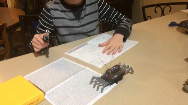 Kidz Labs Table Top Robot Build смотреть онлайн