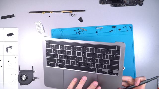 MacBook Pro 2020 13" A2338 Keyboard + Top Case Replacement смотреть онлайн