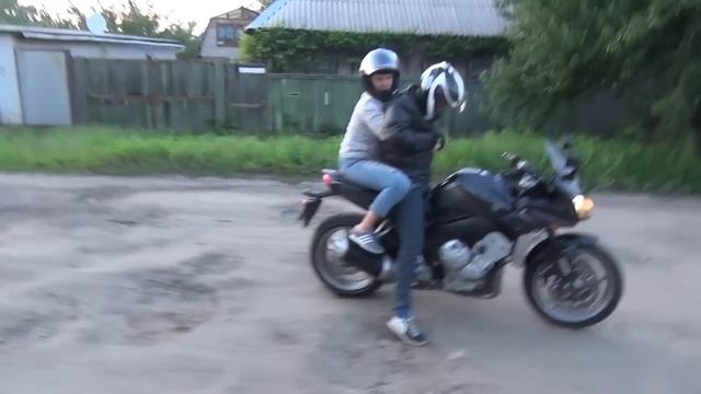 Сын прокатил Маму на литровом мотоцикле 150л.с смотреть онлайн