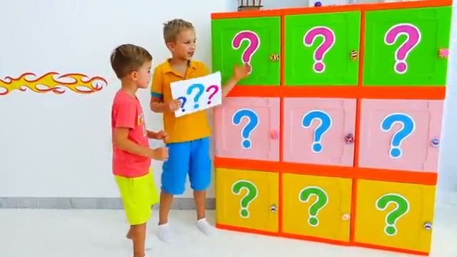 Влад и Никита играют с машинками Дисней