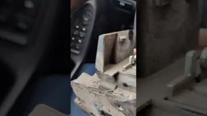 Как открыть дверь БМВ если она не открывается ни изнутри ни снаружи