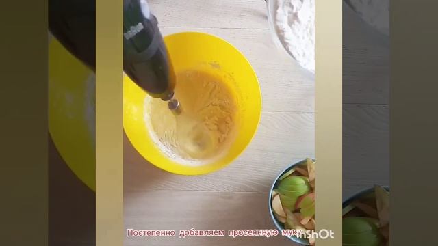 Рецепт Быстрой шарлотки с яблоками и корицей/шарлотка за 5 минут смотреть онлайн