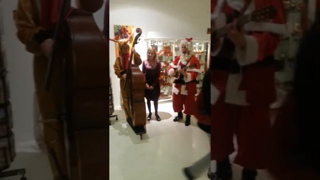 Голландцы поют на русском песню "Катюша".Нидерланды смотреть онлайн