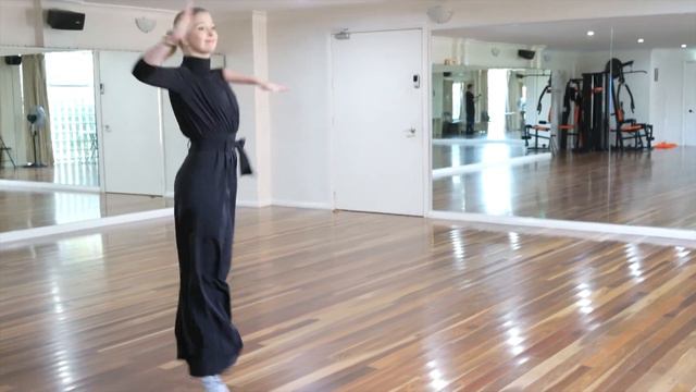 Jumping Quickstep Exercise - 2 Minute Dance Workout смотреть онлайн