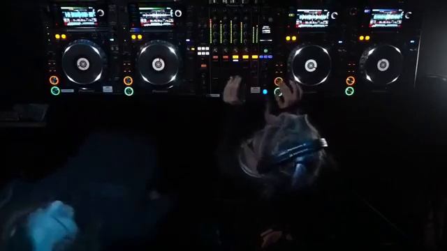 Katalyst b2b Selecta Jman w/ IC3 on Runtingz TV смотреть онлайн