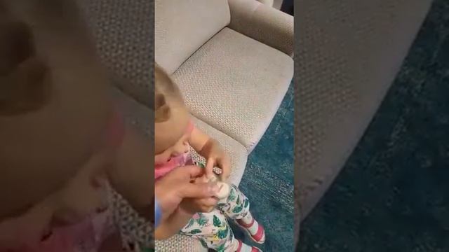 В салоне мебели дети отдыхают. смотреть онлайн