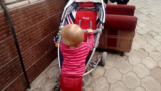 Ангелина помогает маме. 16 июля 2015 года. смотреть онлайн