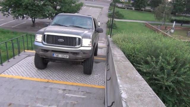 Ford Excursion 6,8 V10 смотреть онлайн