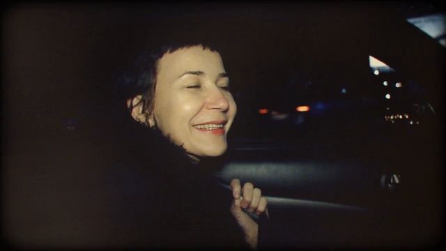 Лена прилетела из Парижа смотреть онлайн