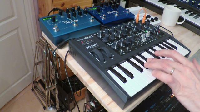 Arturia Microbrute demo Sequence Movements with Strymon BigSky & Strymon Mobius 2.1.2022 смотреть онлайн