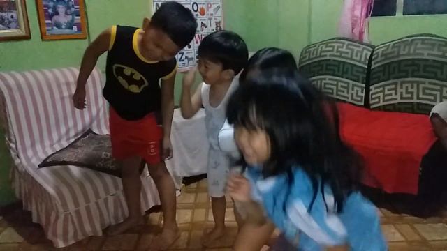 The hokey pokey song Xander and the gang смотреть онлайн