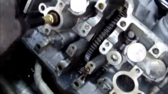VFR750 Complete Upper Head Rebuild, Compression Test смотреть онлайн