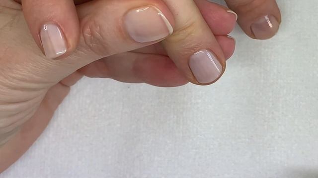 ESSIE Sheer Shades [NON-STREAKY!] LIVE SWATCH on RIDGY NAILS! смотреть онлайн
