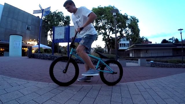 Как сделать фэйки слайд на BMX? (How To Fakie Slide BMX)