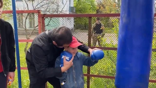 В Харцыске Федерация бокса ДНР открыли спортивную площадку смотреть онлайн