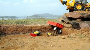 Эксквататор спас 2 игрушки