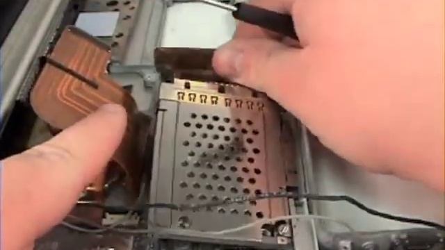 Powerbook 15" Repair - PC Card Cage Removal смотреть онлайн