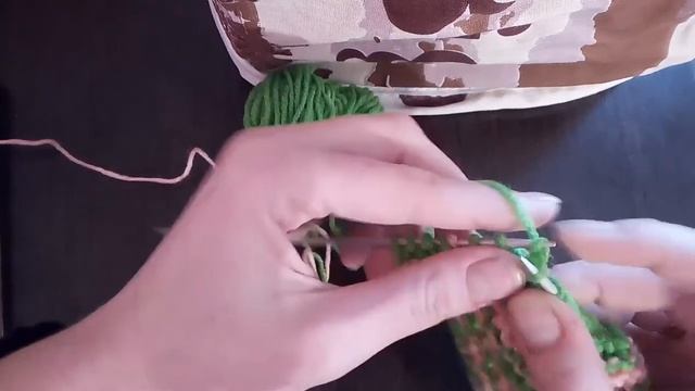 Двухцветный узор спицами Заячьи ушки. Подробный мастер класс смотреть онлайн