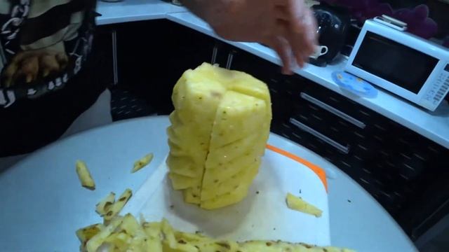 Как правильно почистить и нарезать ананас смотреть онлайн