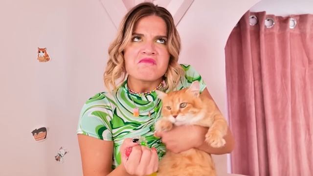 Extreme PARENTING HACKS for PETS - My Nanny is Rainbow Friend from ROBLOX by La La Life Gold смотреть онлайн