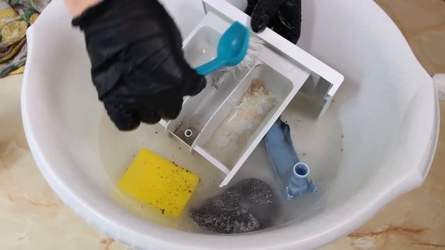 Уже хотела выбросить старый чайник и лоток, но взяла проверенное средство и все отмыла до блеска. смотреть онлайн