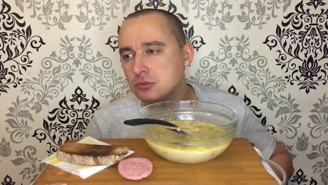 Мукбанг/Mukbang/Перловый супчик с гренками и чесноком/Чай с мёдом