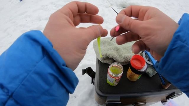 Самая рабочая снасть на форель зимой? «Поставушка»? / Ловим форель со льда в ЗАО «ГЖЕЛКА». смотреть онлайн