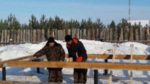 Дом 8х10 м. из бруса 150х150 мм. Часть 2: Монтаж обвязки фундамента и лаг пола.