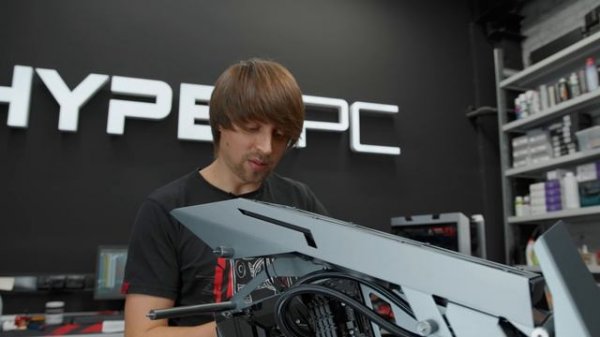 Артем сам собирает игровой компьютер HYPERPC CYBER с нуля. (12900K RTX 3080Ti)