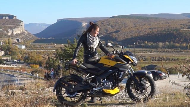 Знакомимся с Татьяной, Bajaj Pulsar NS200, как первый мотоцикл. Мотоциклист Крыма! смотреть онлайн