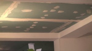 Потолочный карниз из гипса, приклейка карнизов с дополнительным механическим креплением