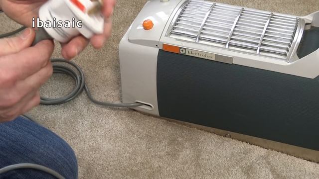 Vintage 1969 Electrolux Z100 Luxomatic Vacuum Cleaner смотреть онлайн