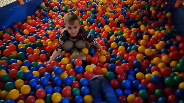 Fikoland. Развлечение для Семьи. Обзор на лучшие детские развлекательные центры.