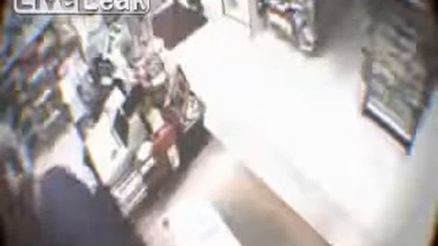 Тигр зашел скупиться в магазин! Tiger came into shop! смотреть онлайн