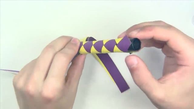 How to Make a Chinese finger trap out of paper - Yakomoga Origami tutorial смотреть онлайн