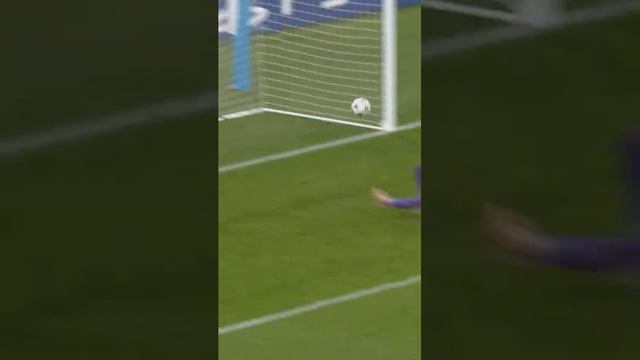 Отличный удар Родри в сетку ворот смотреть онлайн